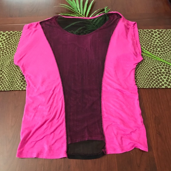 SALE 💸 Pink ruched side shirt with open mesh back - Picture 4 of 8