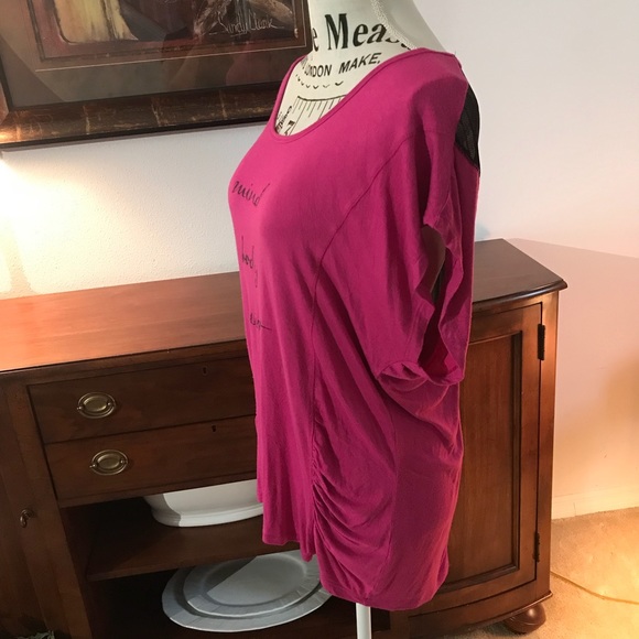 SALE 💸 Pink ruched side shirt with open mesh back - Picture 5 of 8