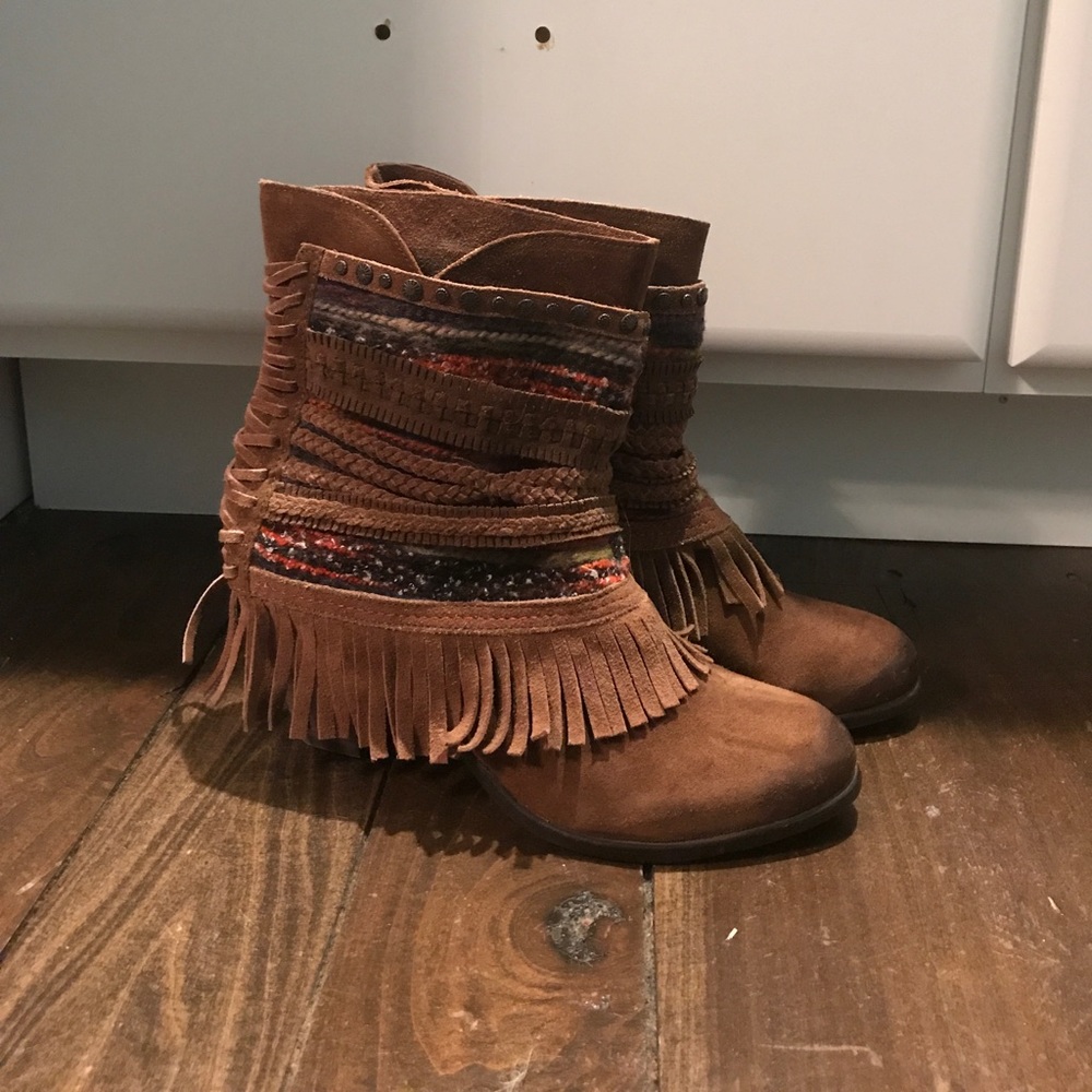 ✨Fringe booties!