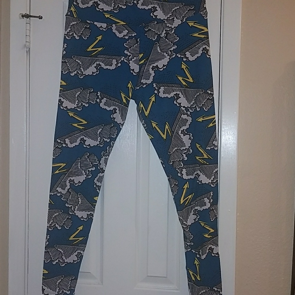 Super soft lightning bolt leggings!