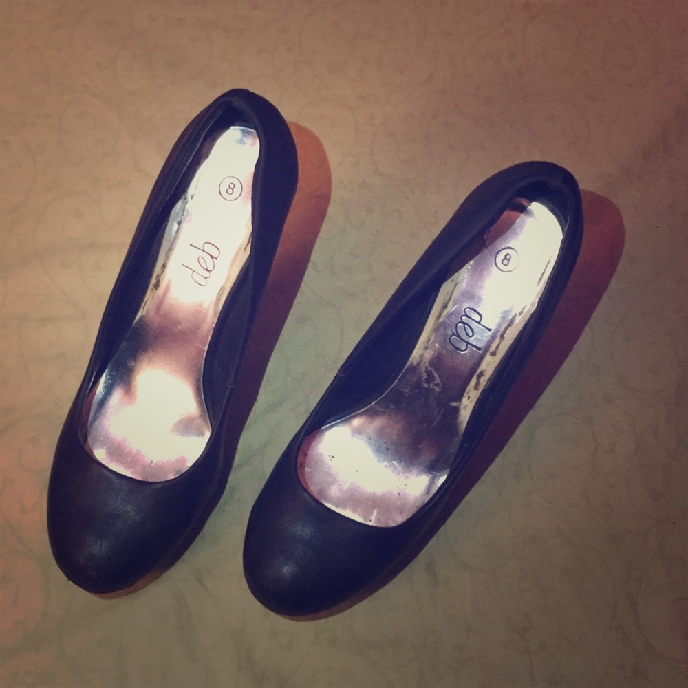 Selling black pumps. Heel height about 4-5 inches