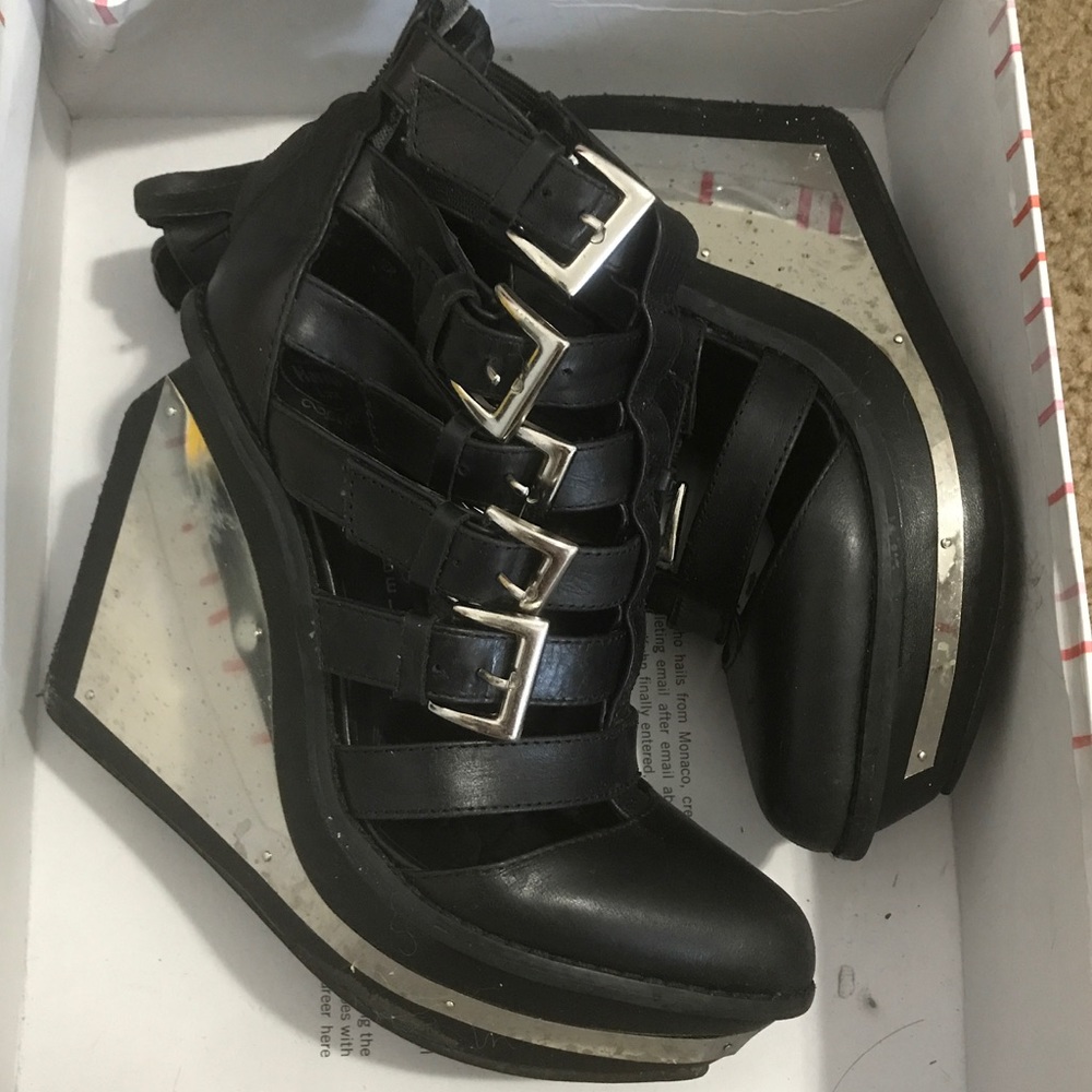 Jeffrey Campbell clinic