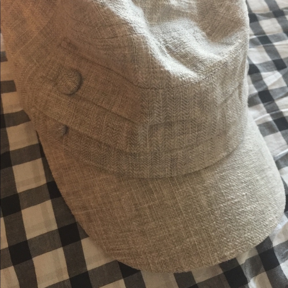 Dove grey twill cap