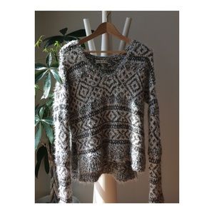 🔥CLOSET CLEAROUT🔥 Abercrombie fuzzy sweater XS/S