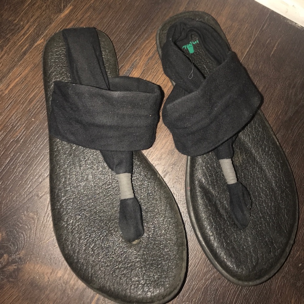 SOLD Sanuk yoga mat black scandals size 7