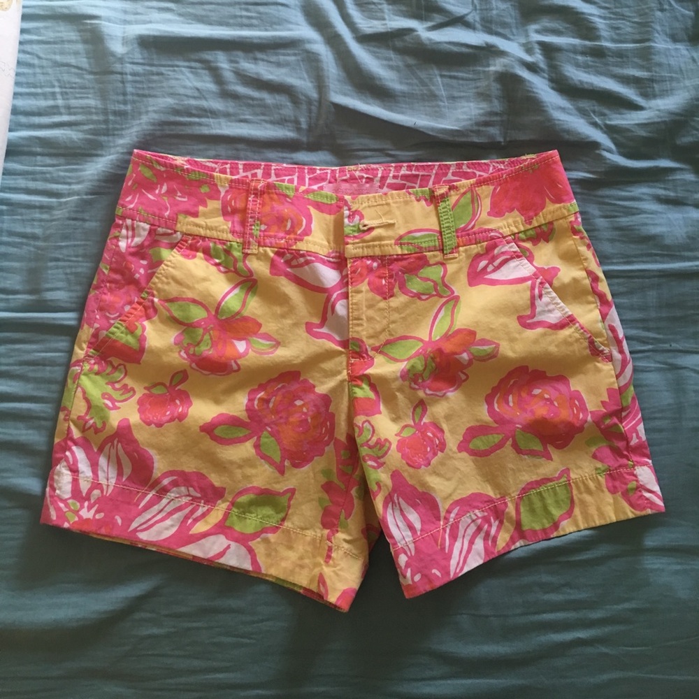 Lilly Pulitzer shorts size 0 in pink and yellow