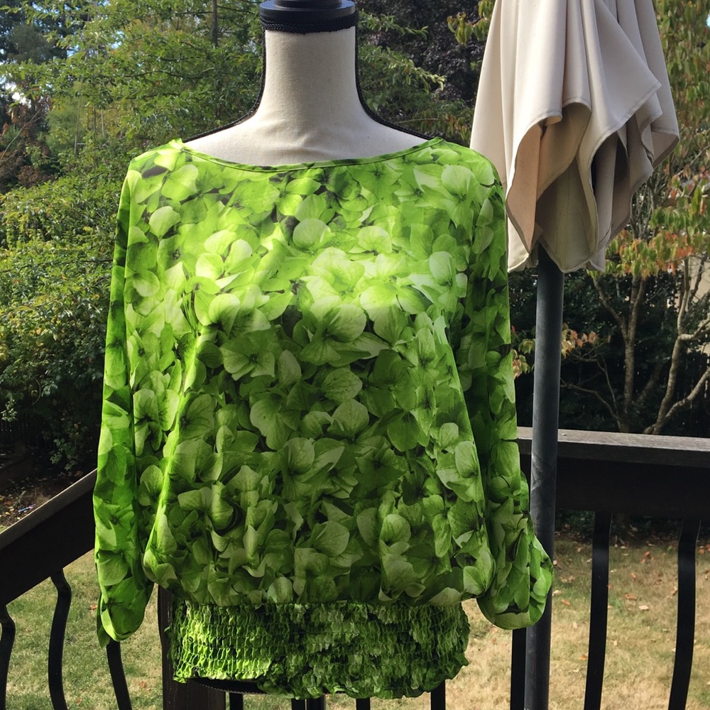 Green patterned 3/4 sleeve boatneck silky blouse