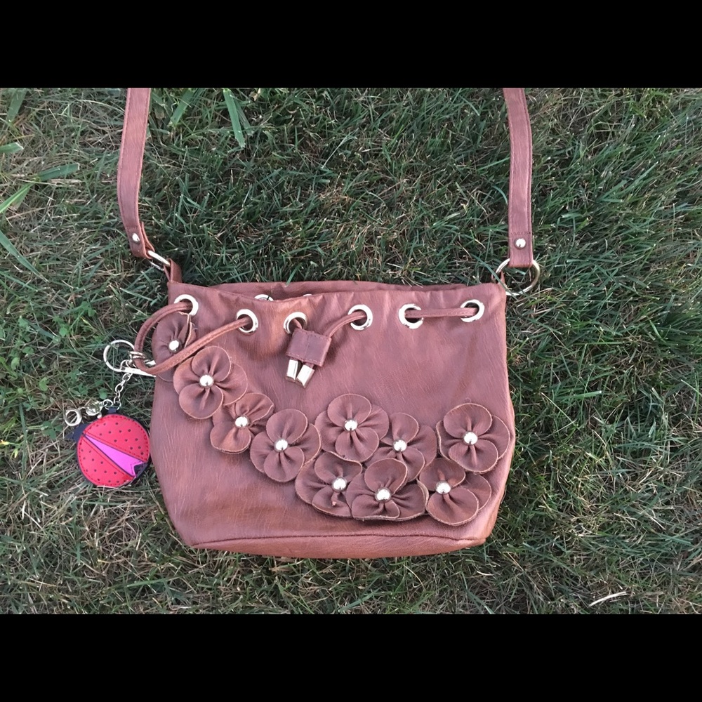 Brown purse w adjustable close ties and flowers!