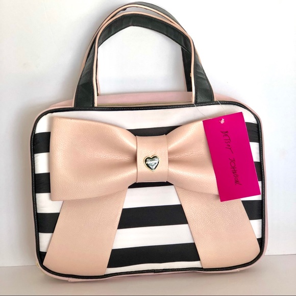 Betsey Johnson Handbags - 🎉SALE🎉Betsey Johnson weekender bag