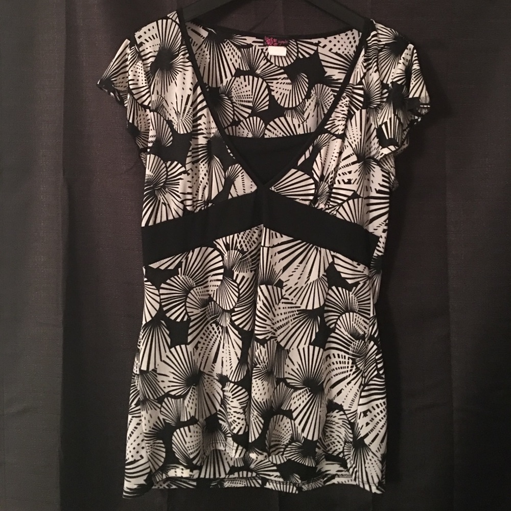 XL ladies black patterned blouse