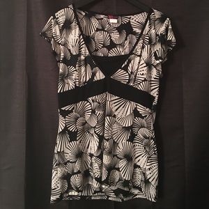 XL ladies black patterned blouse