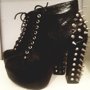 Spiky platform boots black
