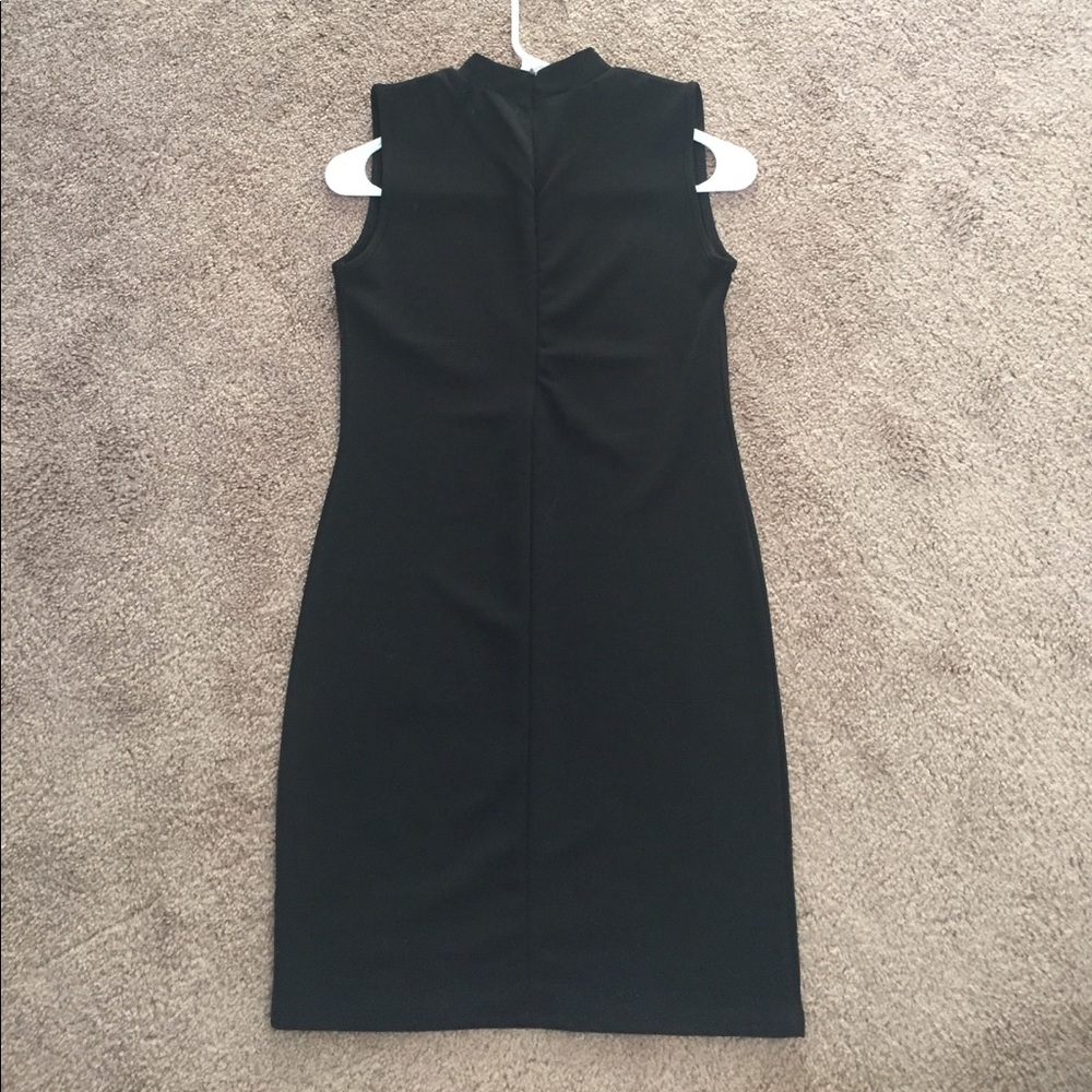 Dress - Picture 4 of 7