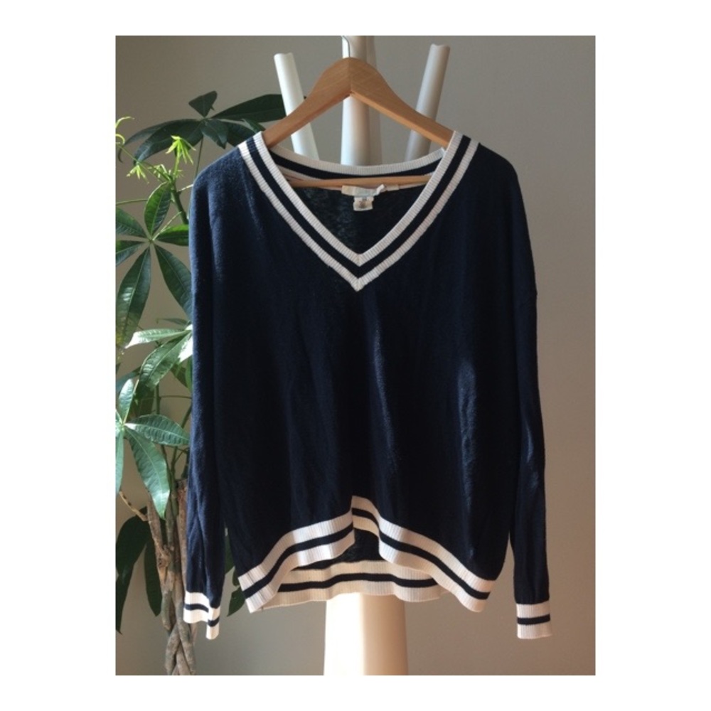 🔥CLOSET CLEAROUT🔥WORN ONCE H&M NAVY SWEATER M