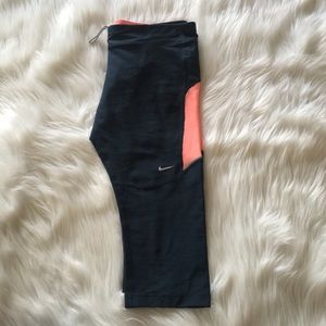 NWT Nike Filament Capris 🎄 Great Gift