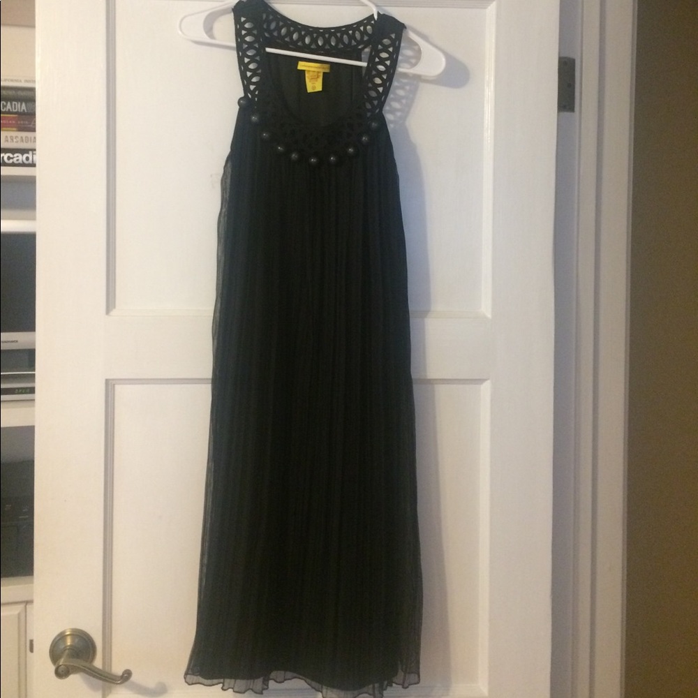 Super cute pleated black dress. - Picture 1 of 4