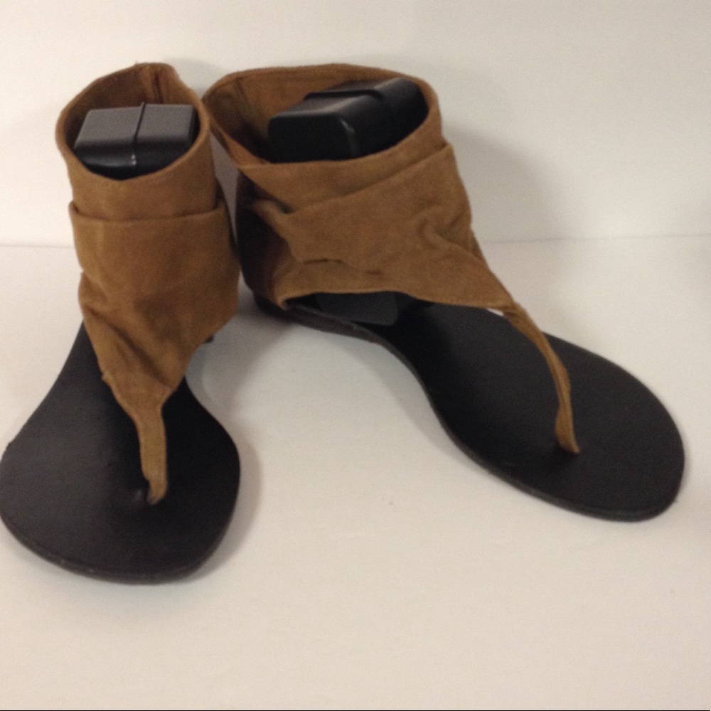Isenboye sandals new tags 8 1/2