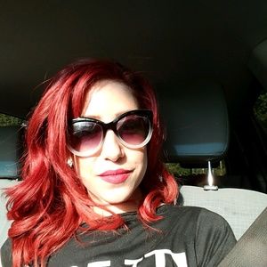 Meet your Posher, Clarissa