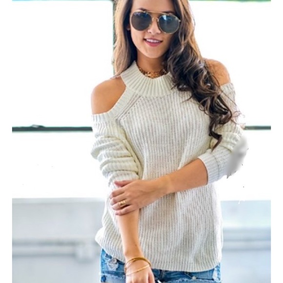 Sweaters - Ivory cutout shoulder sweater