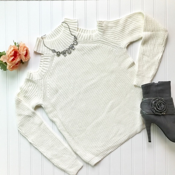 Ivory cutout shoulder sweater - Picture 4 of 4