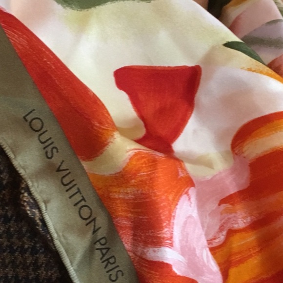 Louis Vuitton signed limited edition scarf - Picture 2 of 8