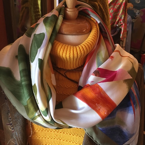 Louis Vuitton signed limited edition scarf - Picture 6 of 8