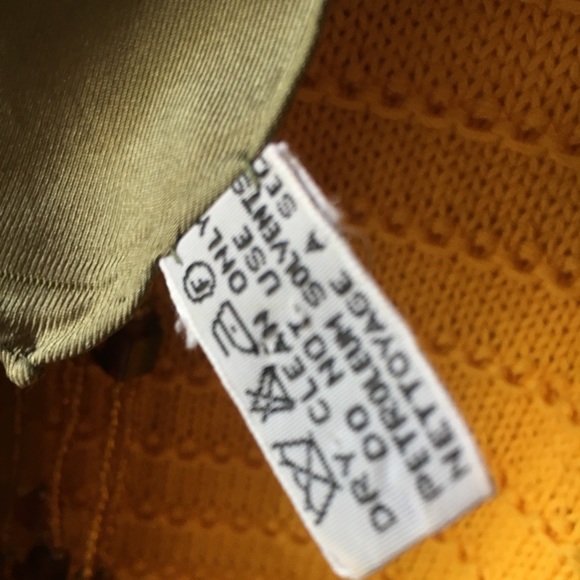 Louis Vuitton signed limited edition scarf - Picture 7 of 8