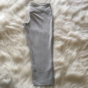 NWOT Gray MPG Sport Capris