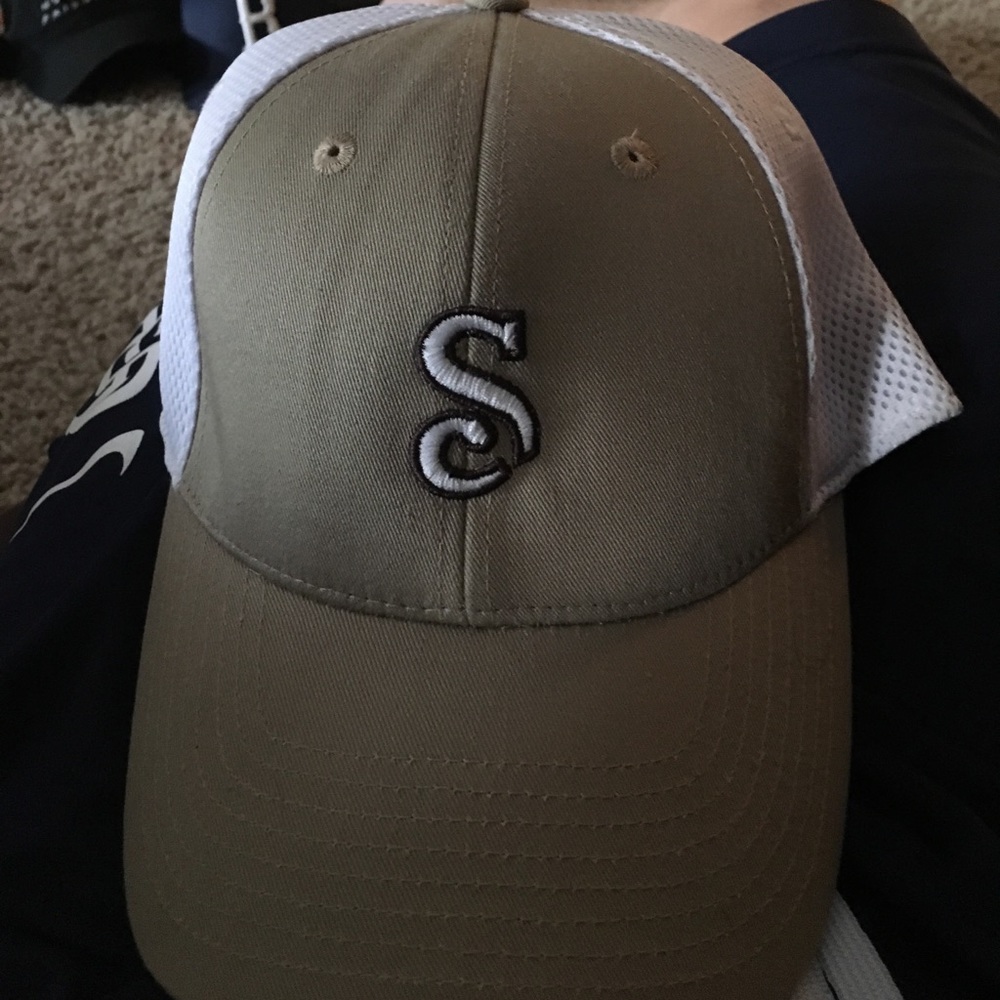 Shady canyon hat. Golf