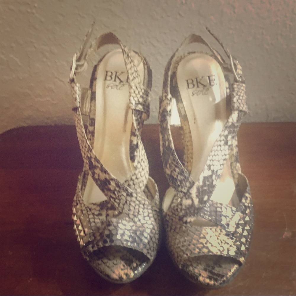 •• SALE🎉BKE Sole Faux Snakeskin Wedges-Buckle ••