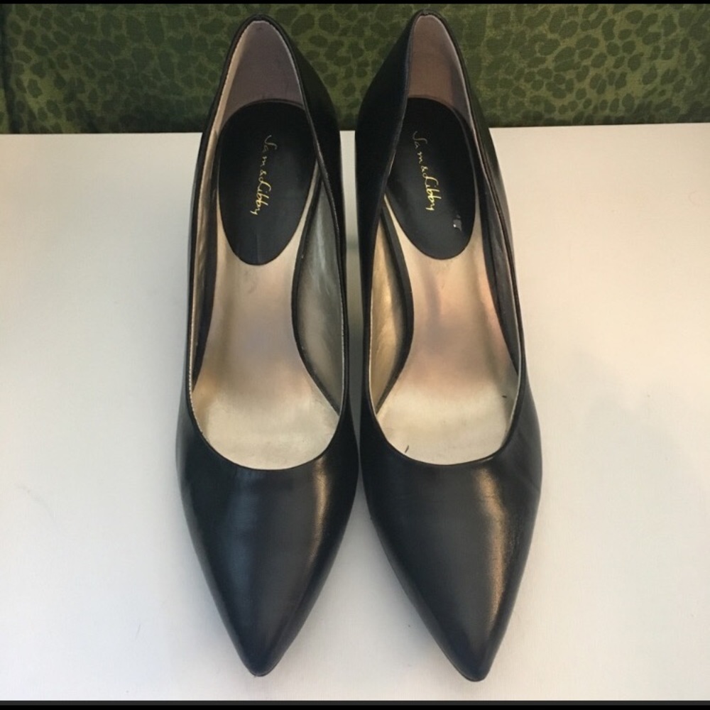 Sam & Libby Black Pumps Fit a size 7N