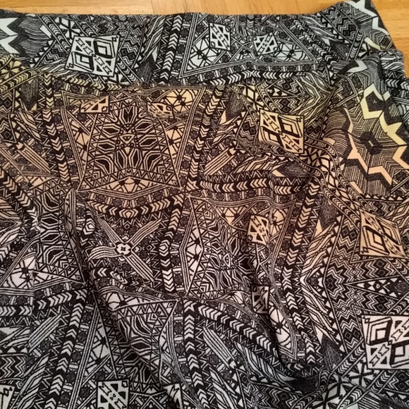 SALE ✌️Skater Circle Line Skirt. 🌈 Geometric! - Picture 5 of 7