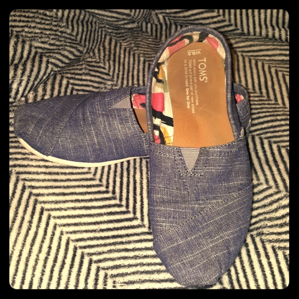 Denim Blue and white toms