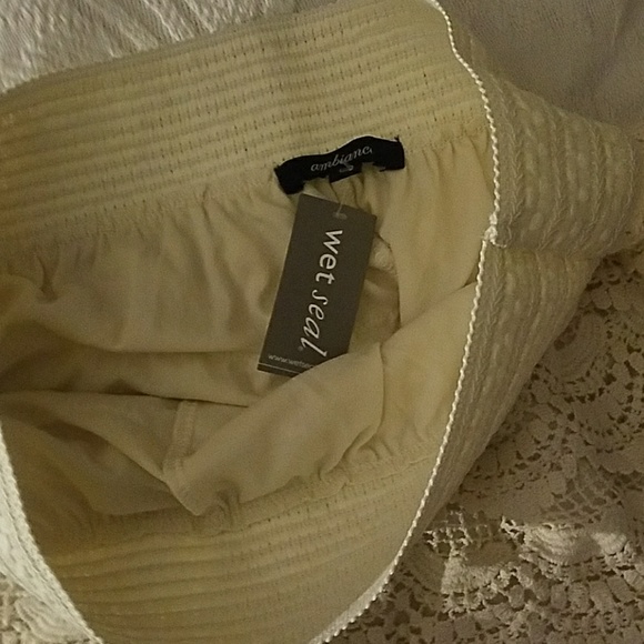 Shorts - Picture 3 of 4