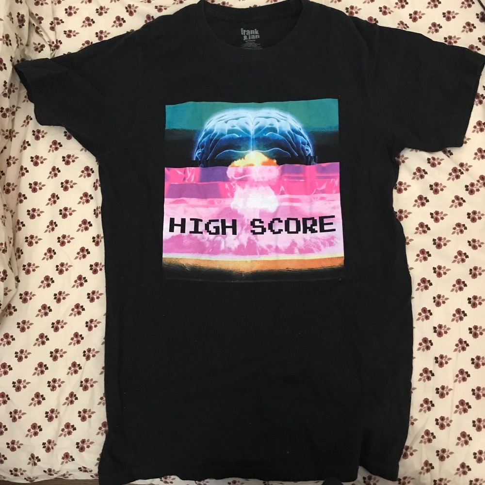 urban outfitters men's graphic tee size medium