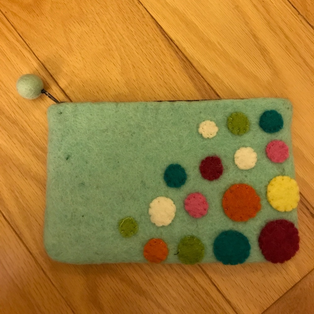 Wool clutch