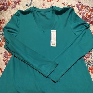 NWT Eddie Bauer v-neck long sleeve shirt size L.
