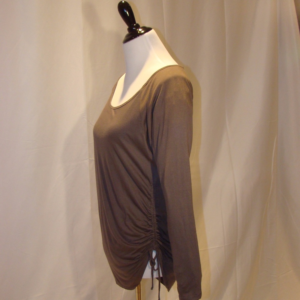 Cute GAP Ruched Sides Long-Sleeve Top