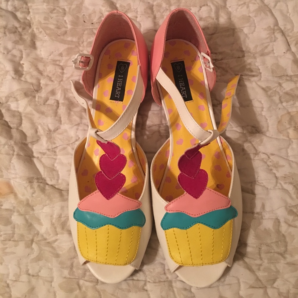 Modcloth Cupcake Flats Size 9 EUC - Picture 2 of 5