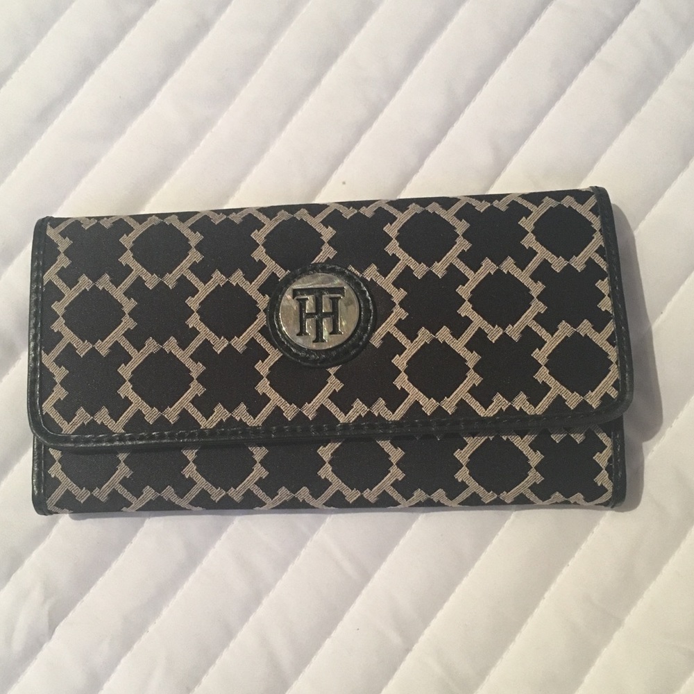NWOT Tommy Hilfiger Wallet