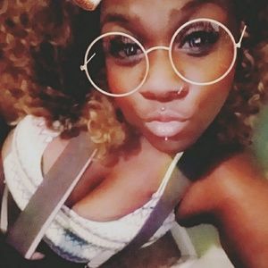 Meet your Posher, Bella noir