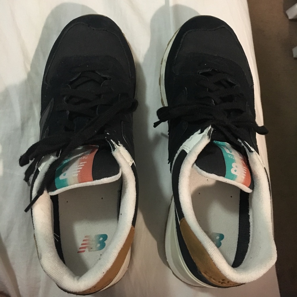 Like new. New Balance sneakers. MAKE AN OFFER 😊