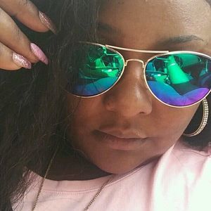 Meet your Posher, Tonya