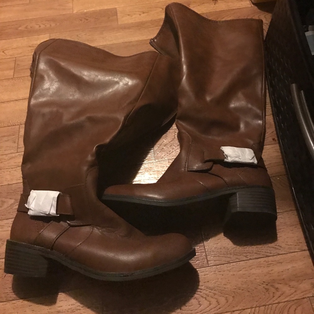 Brown boots new and never been worn