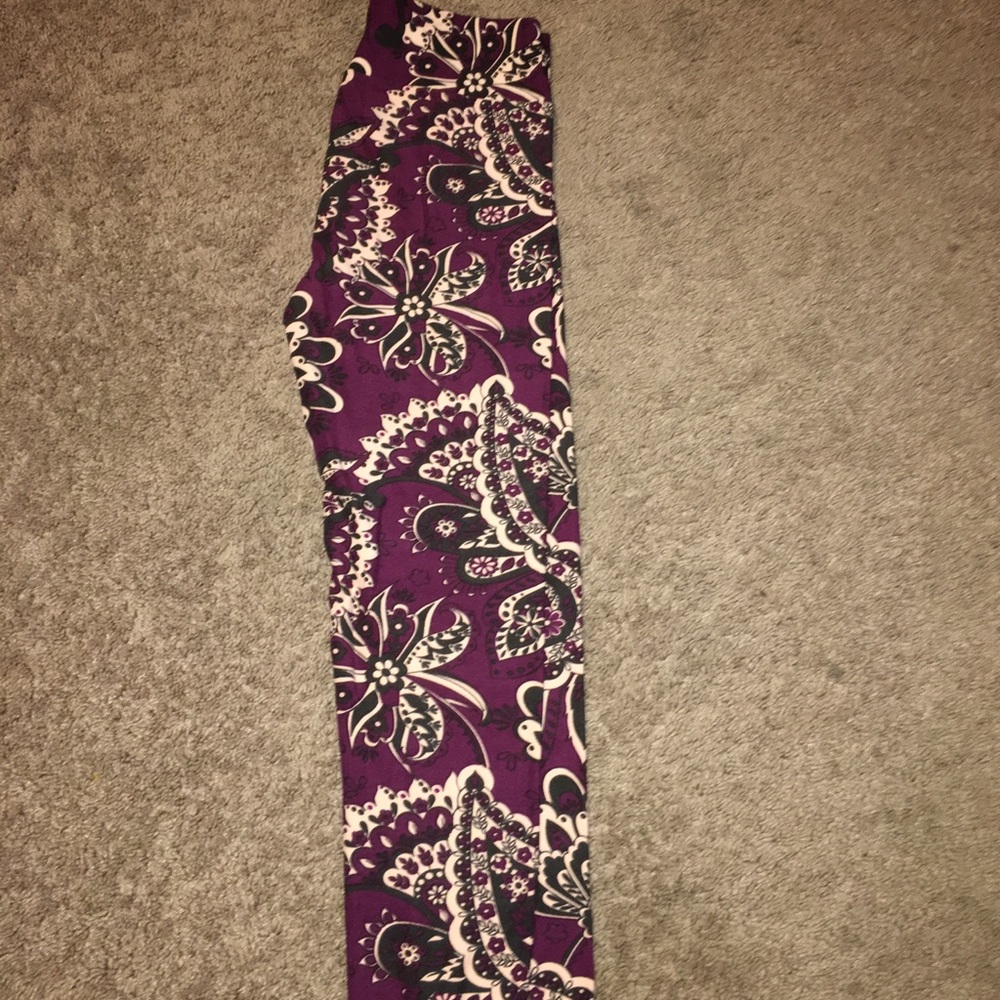 BRAND NEW NEVER WORN OS LEGGINGS