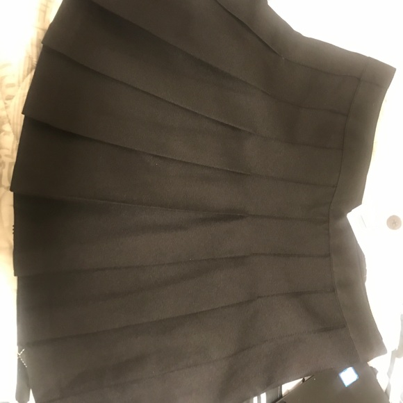 Black mini skater skirt - Picture 3 of 3