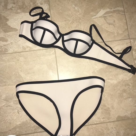 TRIANGLE White Bikini Set. - Picture 1 of 2