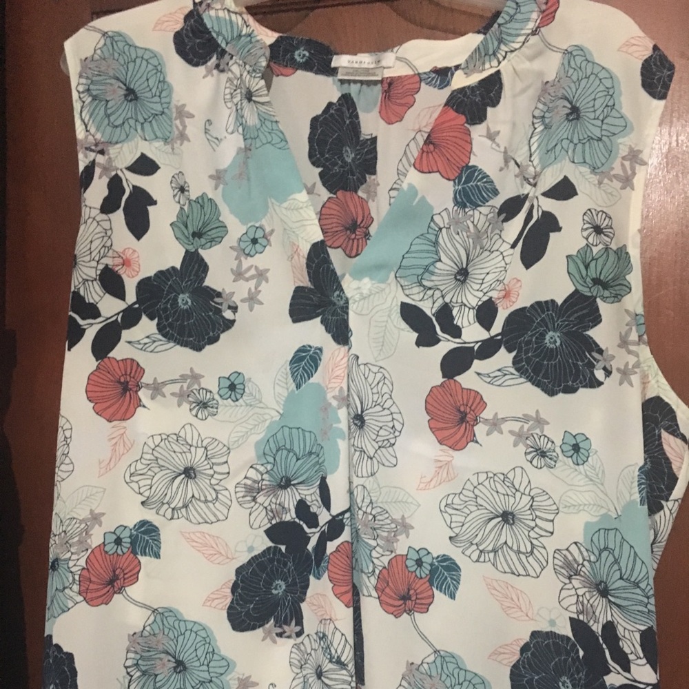 Van Heusen Women’s printed sleeveless blouse