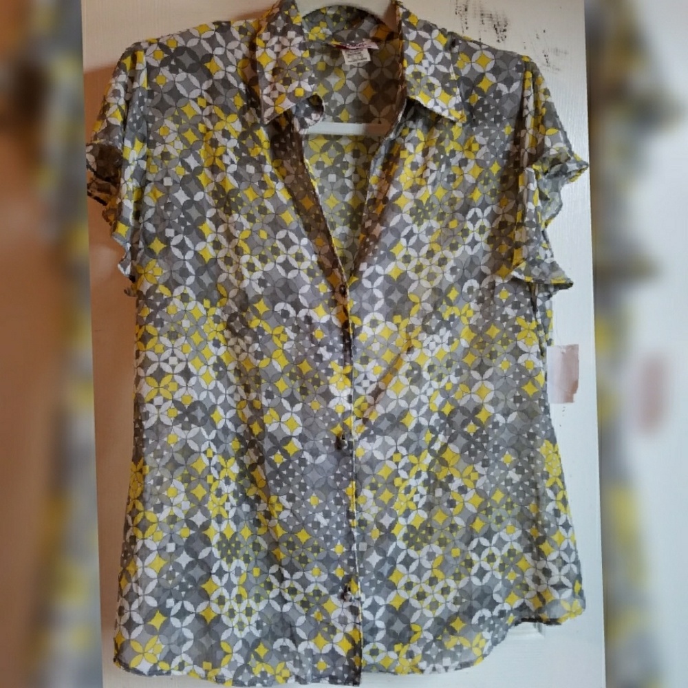 Button down blouse in size 36 - NWT