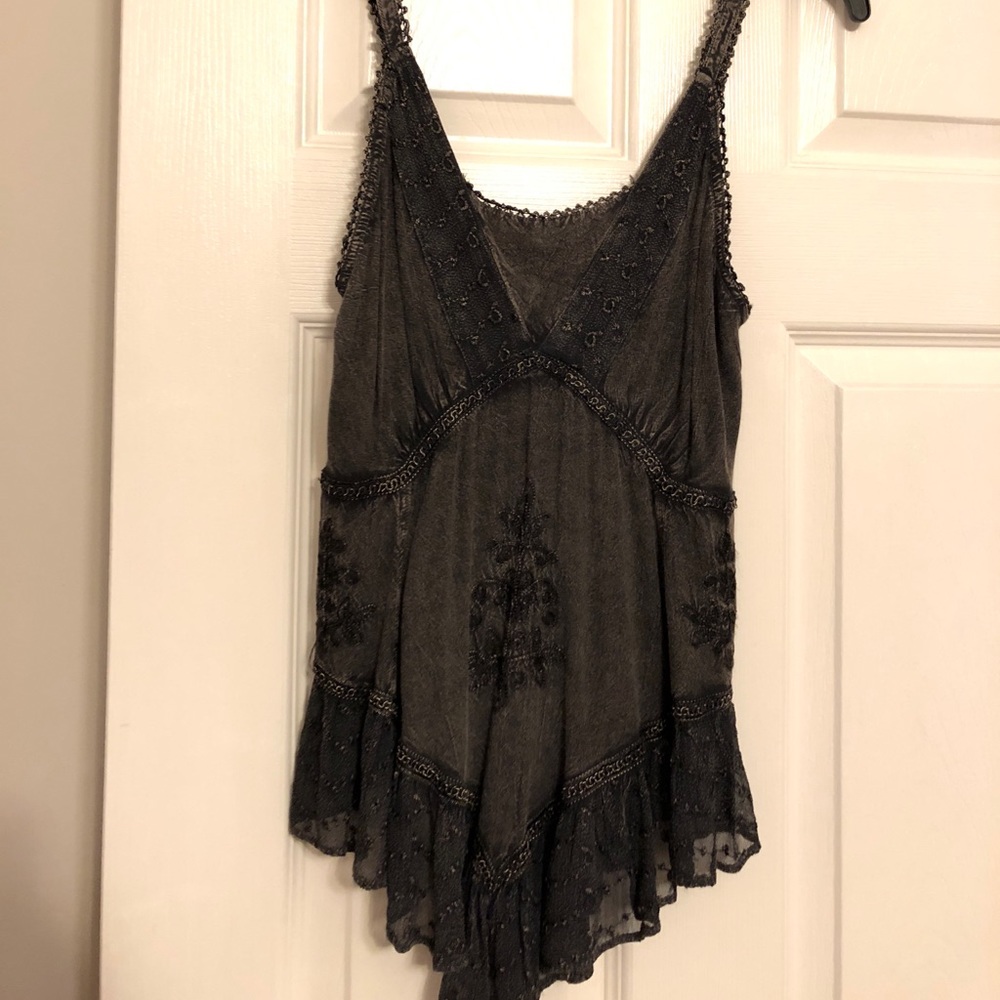 Cute tank that cuts into V shape